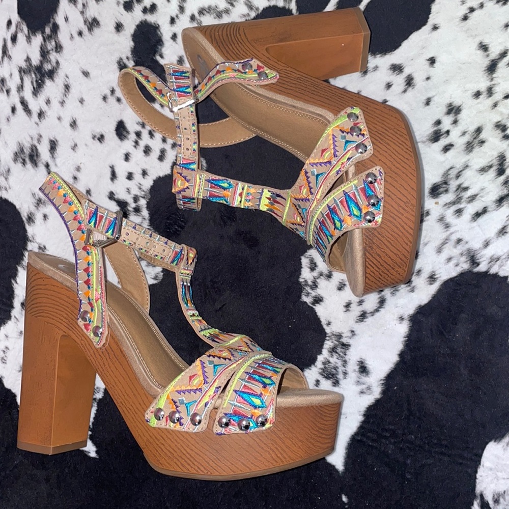 Gianni Bini Multicolor Beaded Tan Platform Sandals